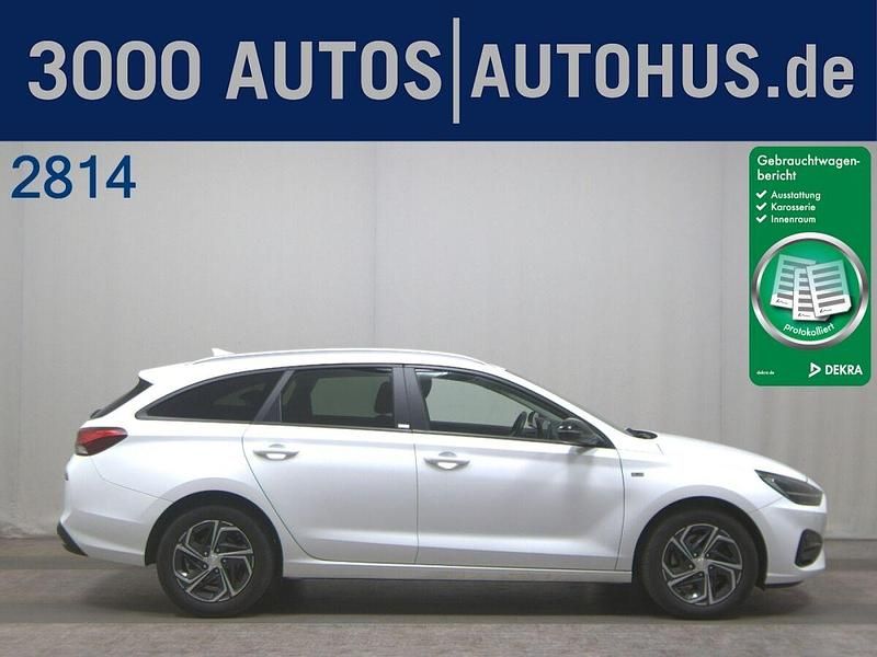Weiss Gebraucht 2021 Hyundai i30 Intro Edition Kombi | 14.980 € (Guter Preis) - Bild 1/4