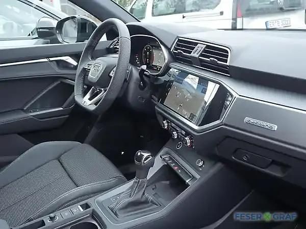 Neu Audi Q3 Ambiente 193 PS (141 kW) 2025 Mythosschwarz metallic SUV