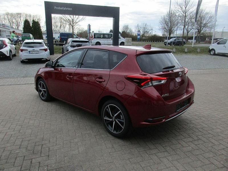 Gebraucht Toyota Auris Team 116 PS (85 kW) 2018 Rot Kleinwagen