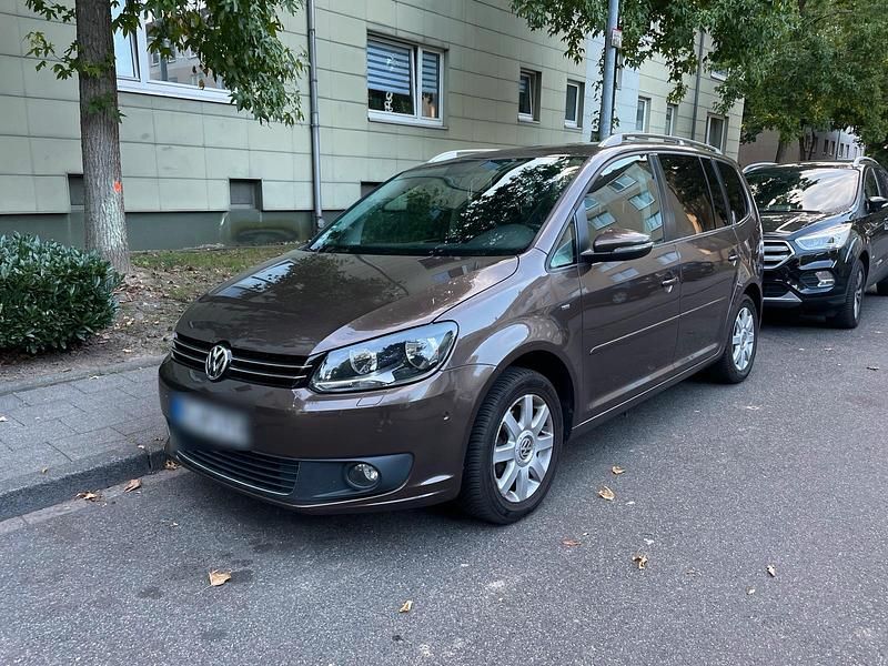 Braun Gebraucht 2014 VW Touran Van / Kleinbus | 7.900 € (Fairer Preis) - Bild 1/4
