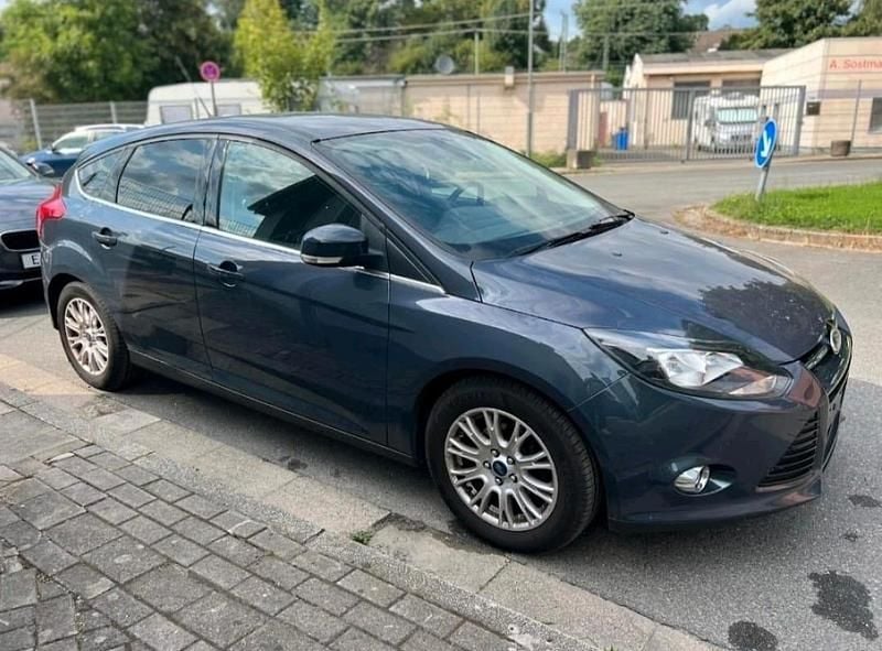 Gebraucht Ford Focus Titanium 116 PS (85 kW) 2013 Grau Kleinwagen