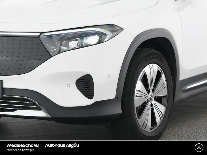 Second-hand Mercedes EQB250+ Progressive 150 kW (204 CP) 2025 Alb SUV