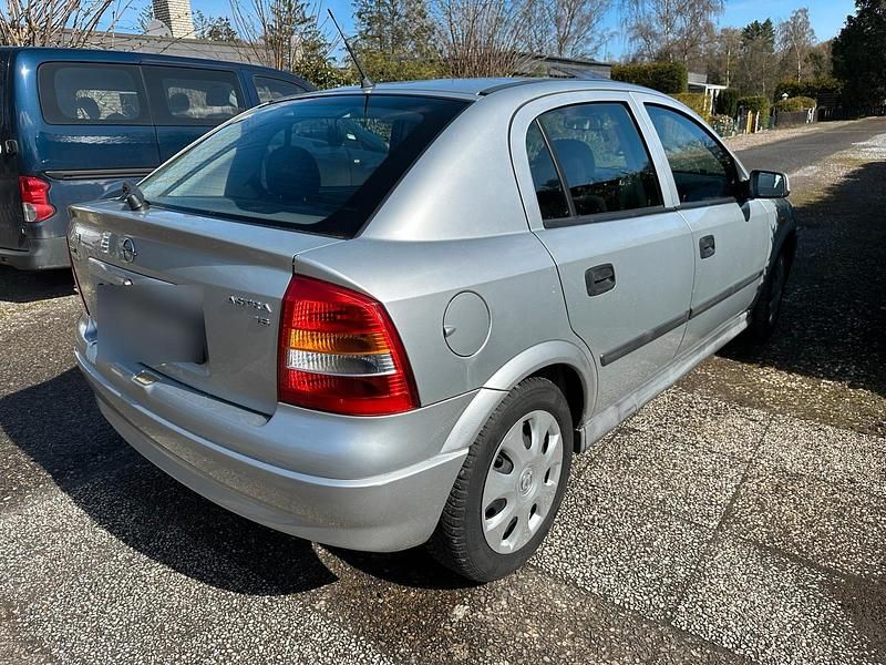 Gebraucht Opel Astra 75 PS (55 kW) 1998 Silber Limousine