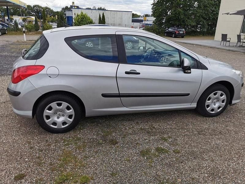 Gebraucht Peugeot 308 95 PS (69 kW) 2010 Silber Limousine