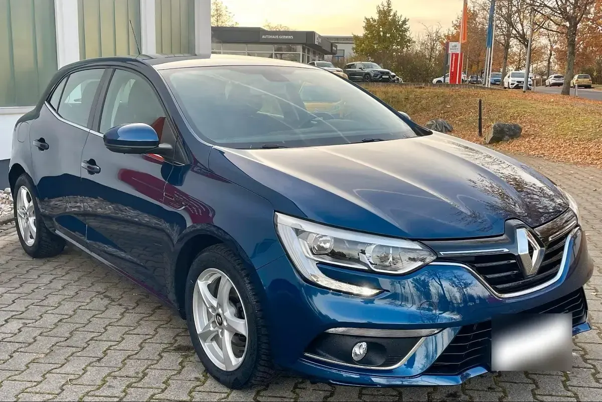 Używany Renault Mégane Intens 132 KM (97 kW) 2017 Niebieski Sedan/Limuzyna