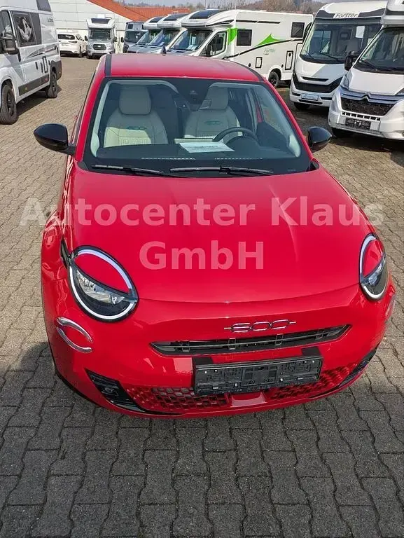 Neu Fiat 600 La Prima 101 PS (74 kW) 2025 Rot SUV