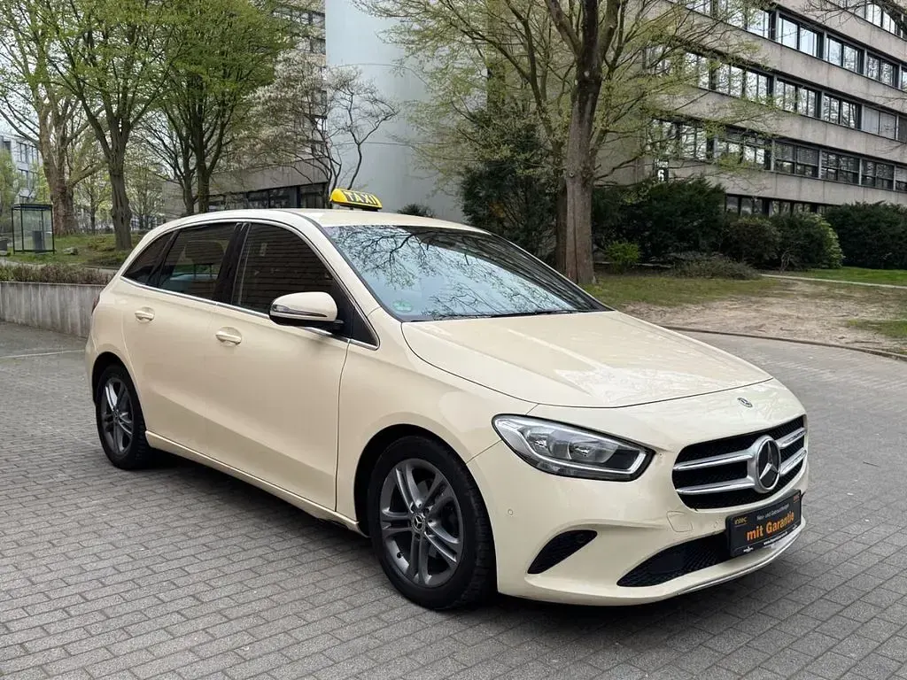 Gebraucht Mercedes B180 116 PS (85 kW) 2020 Gelb Van / Kleinbus