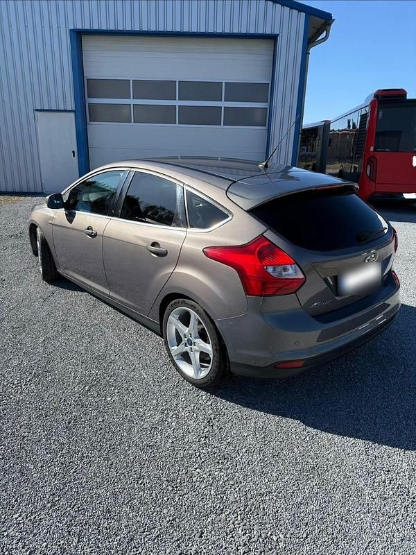 Usata Ford Focus Titanium 182 CV (133 kW) 2012 Marrone Berlina
