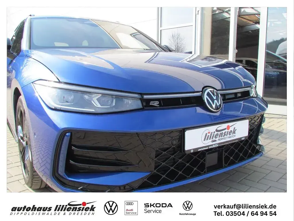 Gebraucht VW Passat R-line 150 PS (110 kW) 2025 Blau Kombi