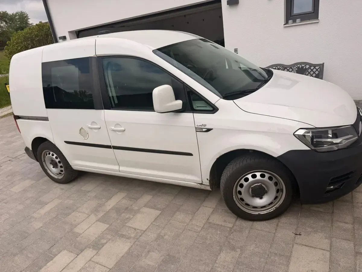 Używany VW Caddy Maxi 102 KM (75 kW) 2018 Biały Minivan