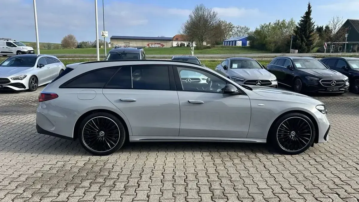 Gebraucht Mercedes E300 AMG 204 PS (150 kW) 2025 Manufaktur lack manufaktur alp Kombi