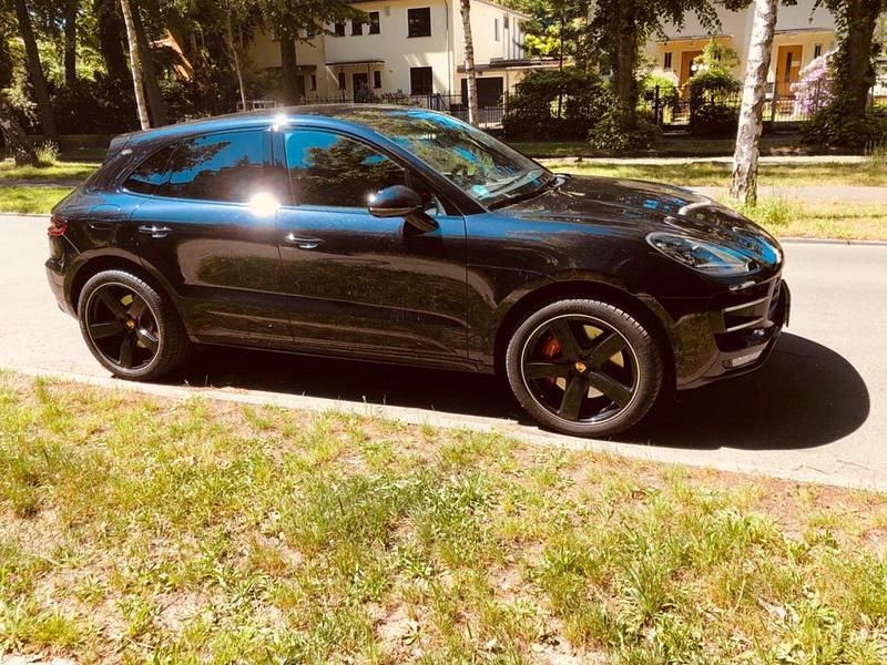 Schwarz Gebraucht 2017 Porsche Macan Performance Package SUV | 42.000 € - Bild 1/4
