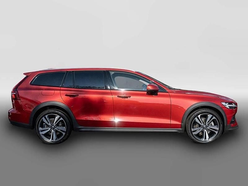 Gebraucht Volvo V60 CC Ultimate 197 PS (144 kW) 2023 Rot Kombi