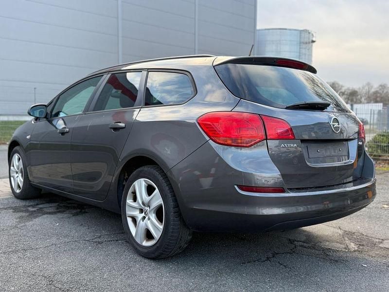 Gebraucht Opel Astra Design Edition 125 PS (91 kW) 2011 Grau Kombi
