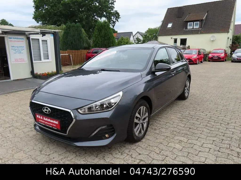 Gebraucht Hyundai i30 YES! 99 PS (72 kW) 2019 Grau Limousine