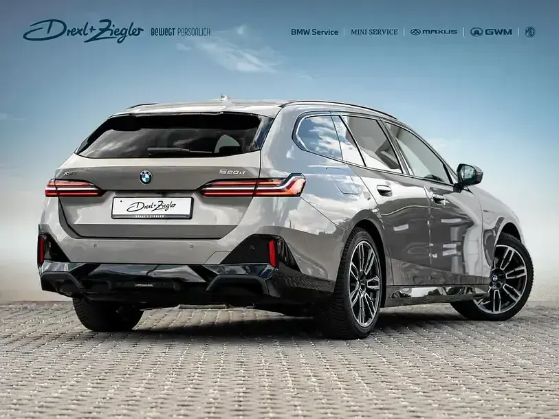 Gebraucht BMW 520 M Sport 197 PS (144 kW) 2025 Oxidgrau ii metallic Kombi