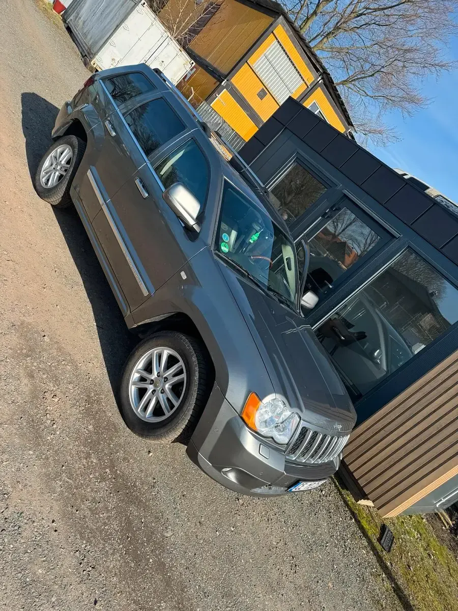 Usata Jeep Cherokee 218 CV (160 kW) 2009 Grigio SUV