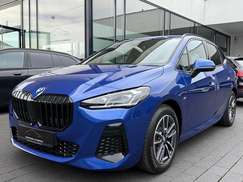 M portimao blau Gebraucht 2024 BMW 218 Active Tourer M Sport Van / Kleinbus | 33.890 € (Fairer Preis) - Bild 1/4
