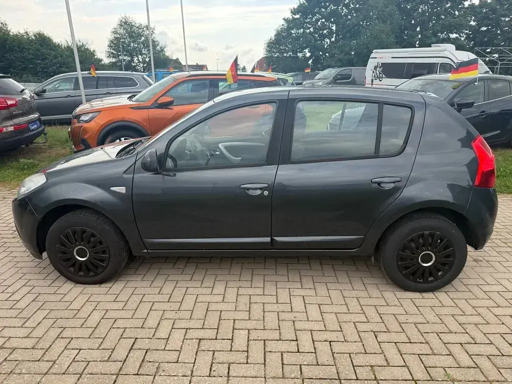 Gebraucht Dacia Sandero Lauréate 75 PS (55 kW) 2012 Grau Limousine