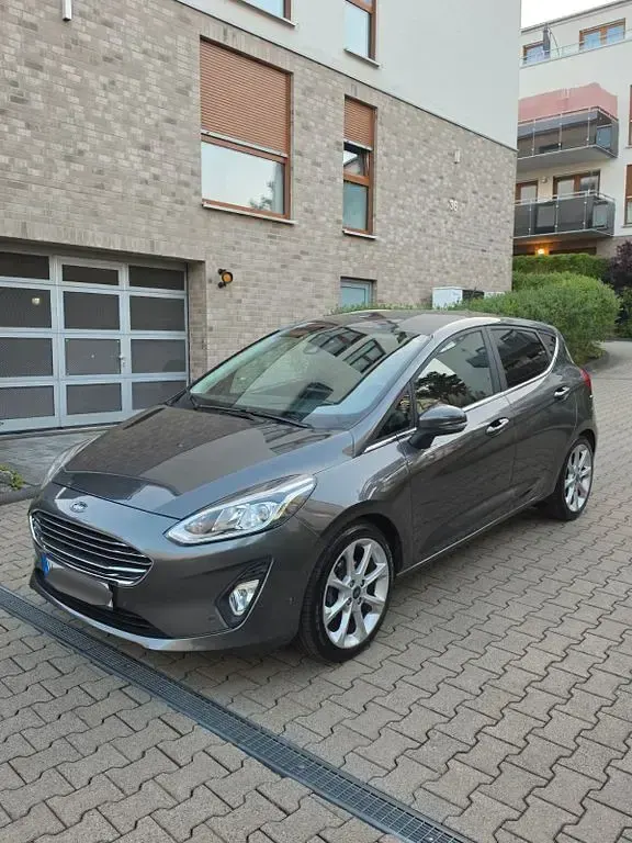 Usata Ford Fiesta Titanium 125 CV (91 kW) 2018 Grigio Utilitaria