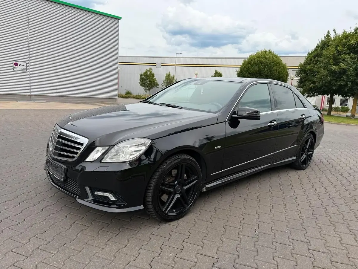 Gebraucht Mercedes E350 265 PS (194 kW) 2011 Schwarz Limousine