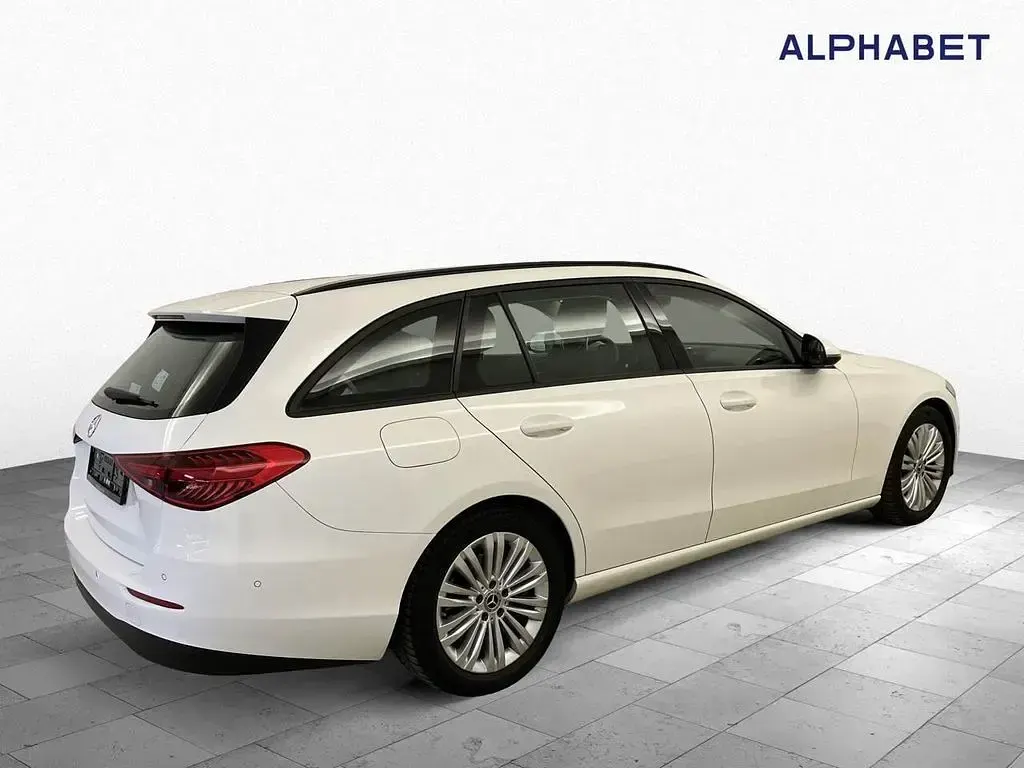 Second-hand Mercedes C220 200 CP (147 kW) 2023 Alb Berlinǎ