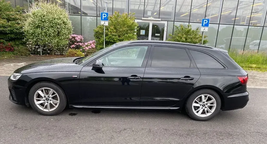 Gebraucht Audi A4 S-Line 163 PS (119 kW) 2022 Schwarz Kombi
