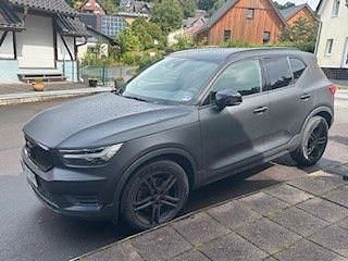 Schwarz Gebraucht 2018 Volvo XC40 Momentum SUV | 19.950 € (Guter Preis) - Bild 1/4