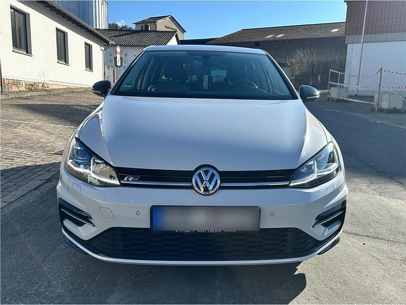 Gebraucht VW Golf VII Highline 150 PS (110 kW) 2018 Weiß Limousine