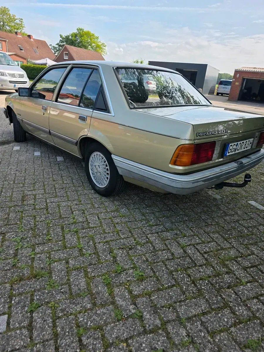 Gebraucht Opel Rekord S 100 PS (73 kW) 1983 Grau Limousine