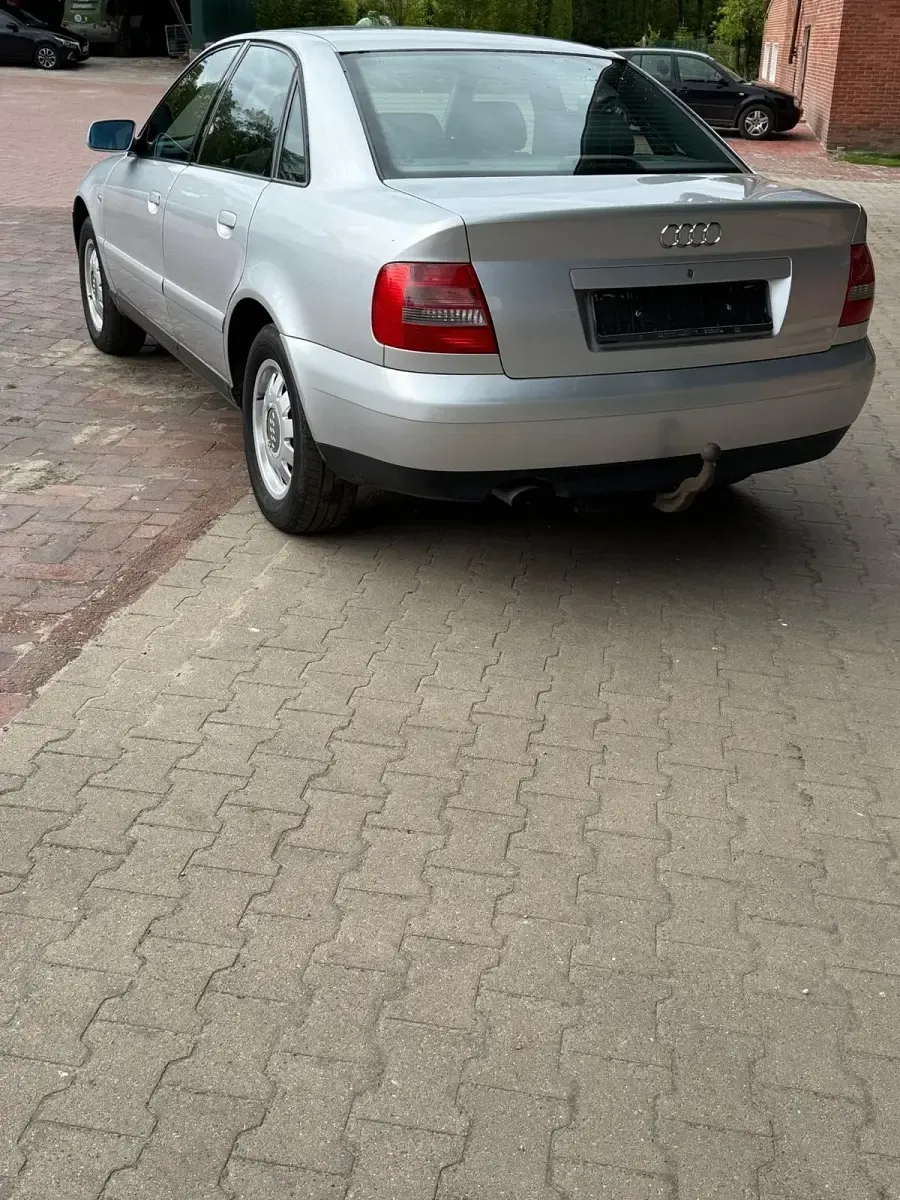 Gebraucht Audi A4 Basis 2000 Silber Limousine