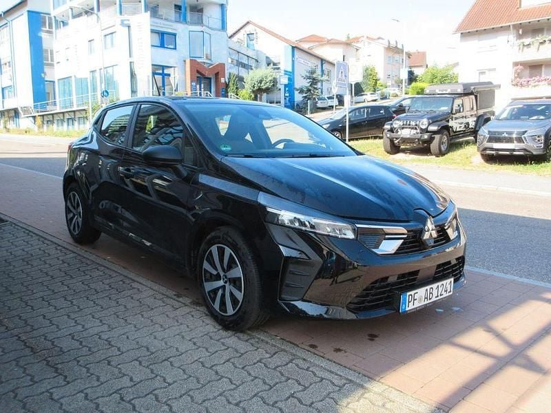 Gebraucht Mitsubishi Colt Basis 67 PS (49 kW) 2024 Schwaz metallic Limousine