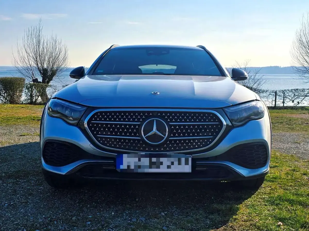 Gebraucht Mercedes E300 Night 313 PS (230 kW) 2024 Silber Kombi