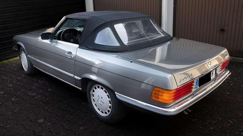 Silber Gebraucht 1986 Mercedes SL300 Cabrio | 38.900 € - Bild 1/4