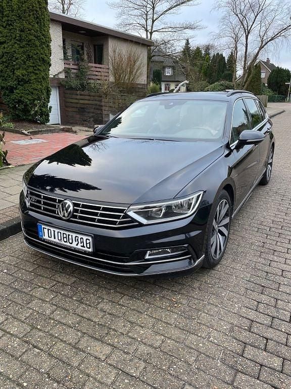 Schwarz Gebraucht 2018 VW Passat R-line Kombi | 16.500 € (Fairer Preis) - Bild 1/4
