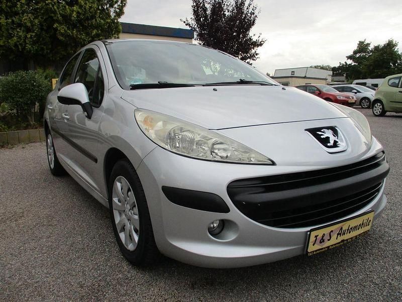 Grau Gebraucht 2006 Peugeot 207 Tendance Limousine | 1.799 € (Fairer Preis) - Bild 1/4