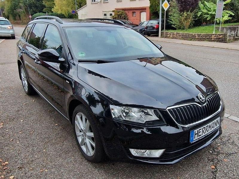 Schwarz Gebraucht 2016 Skoda Octavia Ambition Kombi | 15.800 € (Teuer) - Bild 1/4