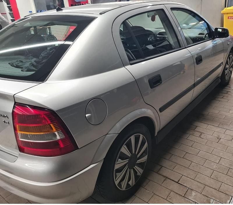 Gebraucht Opel Astra 100 PS (73 kW) 2001 Silber Kleinwagen