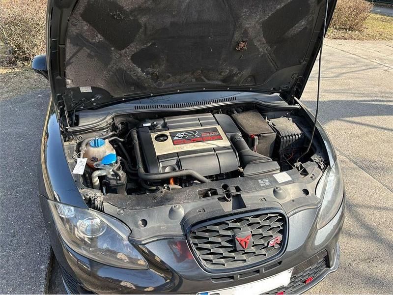 Second-hand Seat Leon CUPRA 265 CP (194 kW) 2010 Gri Hatchback