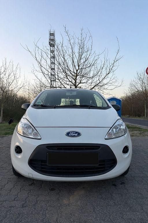 Gebraucht Ford Ka Trend 69 PS (50 kW) 2015 Weiß Kleinwagen