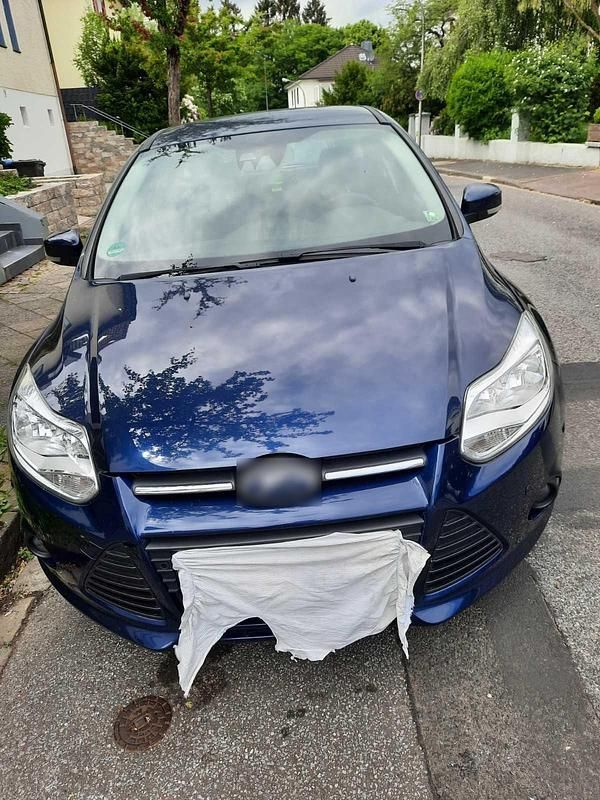 Gebraucht Ford Focus 116 PS (85 kW) 2011 Blau Limousine