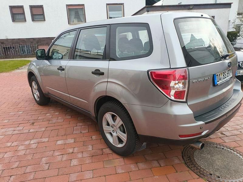 Gebraucht Subaru Forester Active 147 PS (108 kW) 2010 Silber SUV