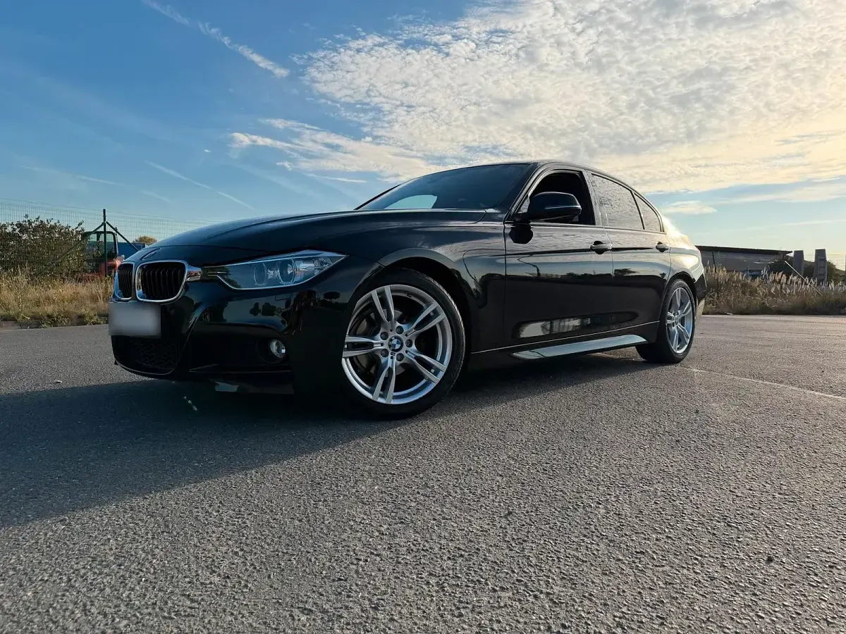 Gebraucht BMW 318 M Sport 143 PS (105 kW) 2012 Schwarz Limousine