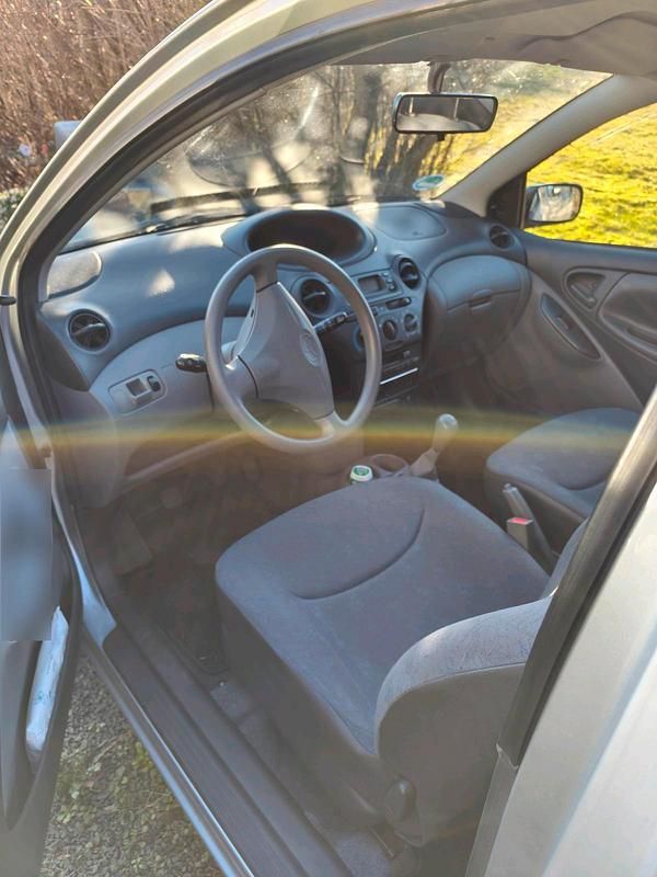Gebraucht Toyota Yaris 65 PS (47 kW) 2002 Grau Kleinwagen