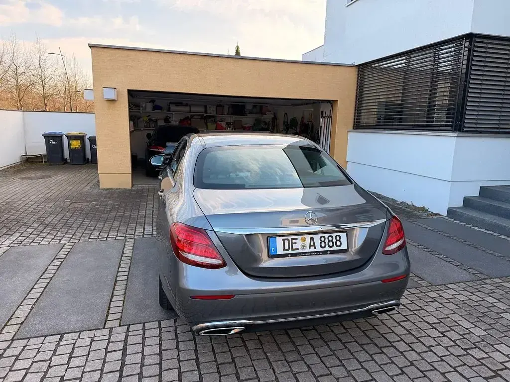 Gebraucht Mercedes E220 194 PS (142 kW) 2019 Grau Limousine