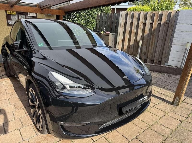 Schwarz Gebraucht 2022 Tesla Model Y Performance SUV | 43.500 € (Etwas zu teuer) - Bild 1/4