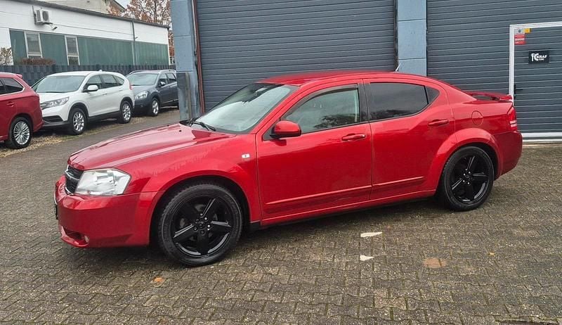 Gebraucht Dodge Avenger 170 PS (125 kW) 2011 Rot Limousine
