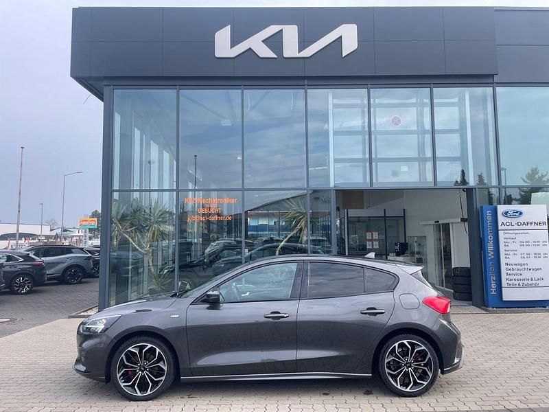 Gebraucht Ford Focus ST-Line 155 PS (114 kW) 2020 Magneticgrau (metallic) Limousine