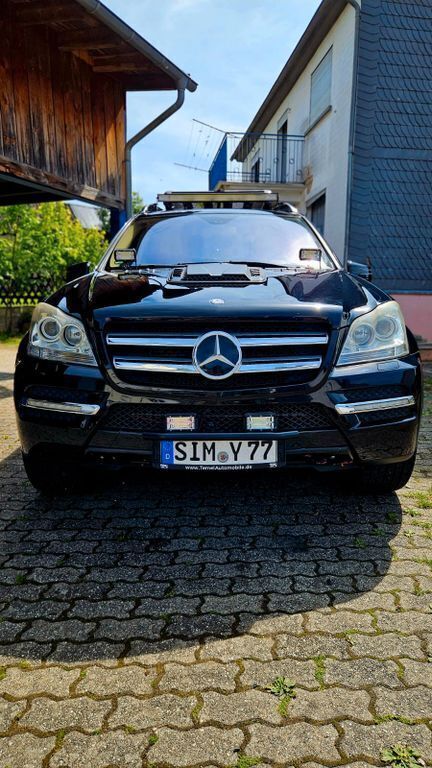 Schwarz Gebraucht 2011 Mercedes GL350 AMG SUV | 17.850 € (Fairer Preis) - Bild 1/4