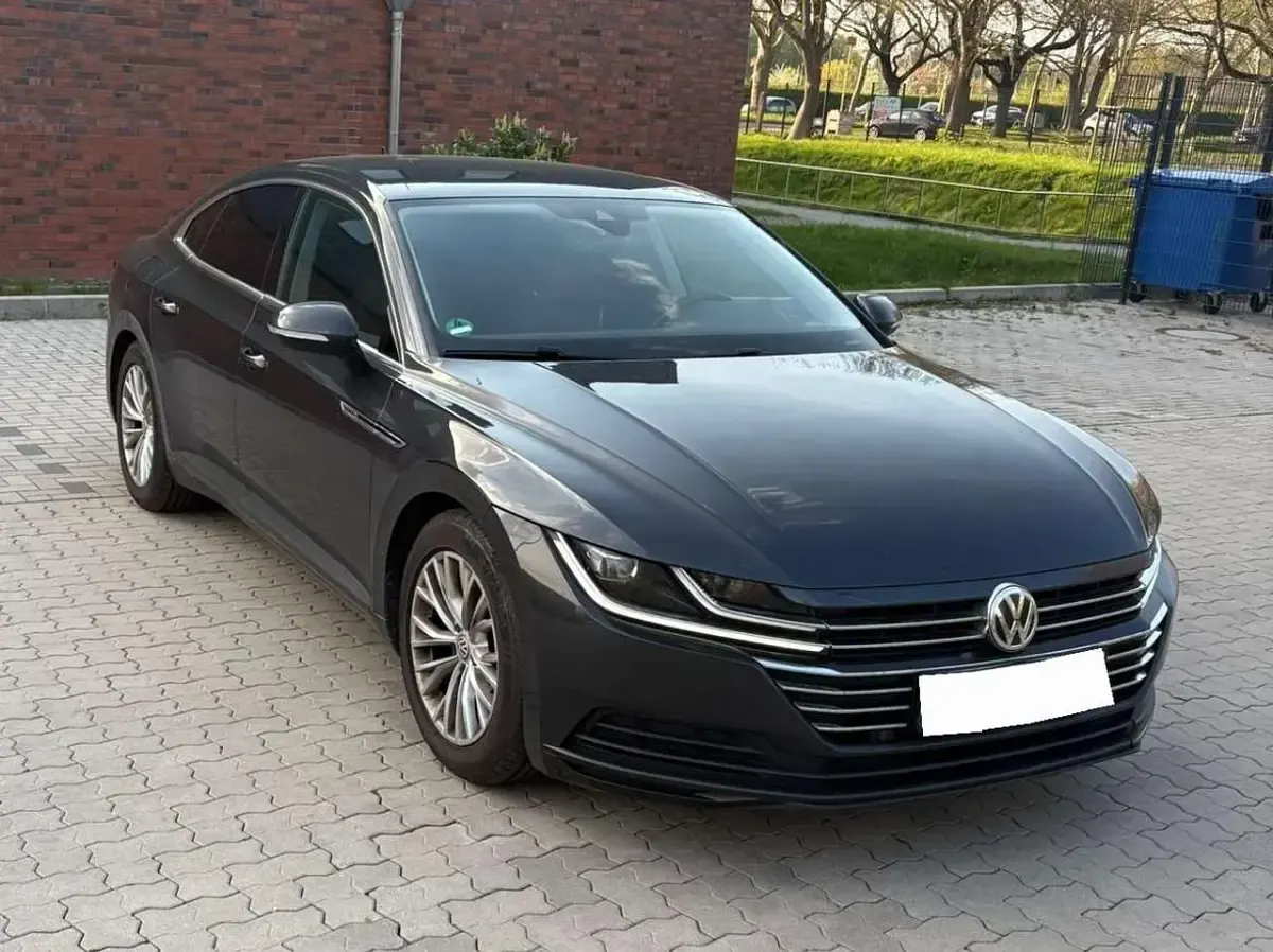 Usata VW Arteon 150 CV (110 kW) 2019 Nero Utilitaria